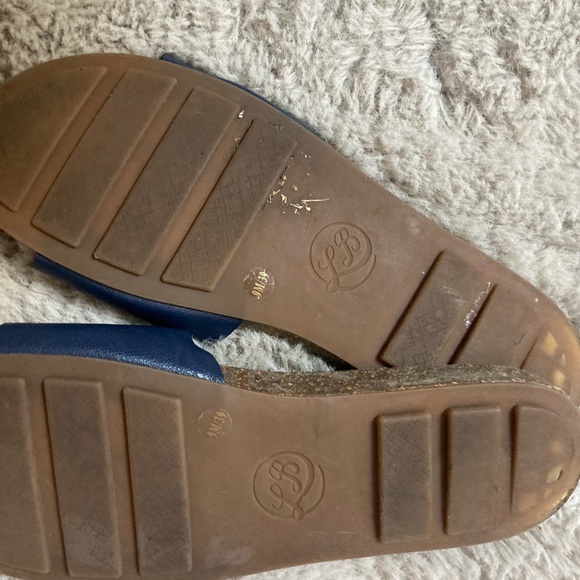Lucky Brand slides. Used a handful of time great condition - Picture 2 of 2